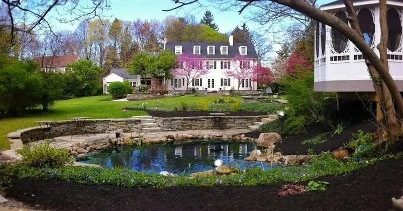 10 Fitch Luxurious Romantic Inn