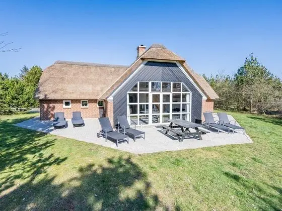 10 Person Holiday Home on a Holiday Park in Nørre Nebel - Dış Mekan