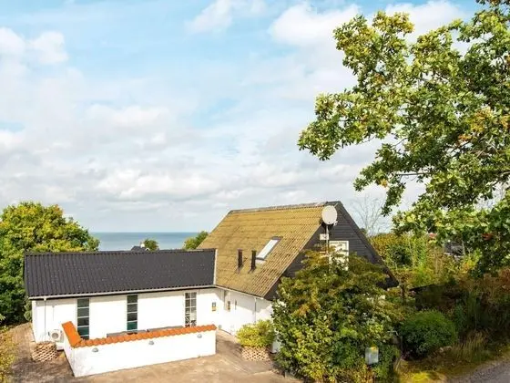 10 Person Holiday Home in Allingabro-by Traum