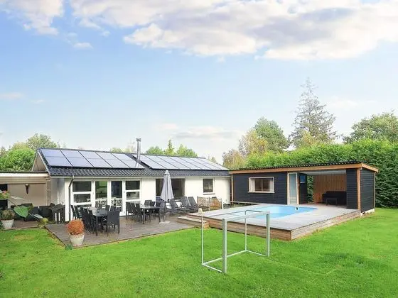 10 Person Holiday Home in Vaeggerlose