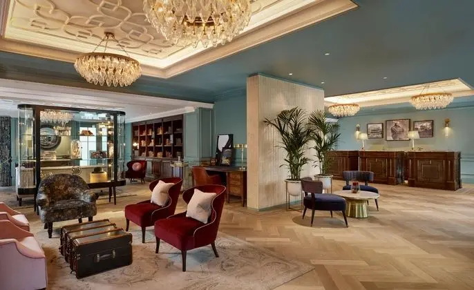 100 Queen's Gate Hotel, Curio Collection by Hilton - Lobi