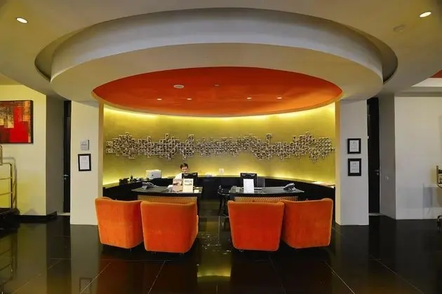 100 Sunset Hotel - CHSE Certified - Lobi