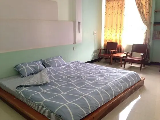 10pm Hostel