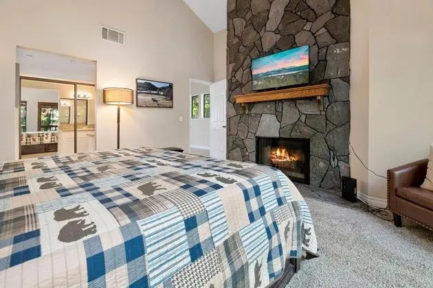 110 - Viking Bear Lair Lakeside Condo - Oda