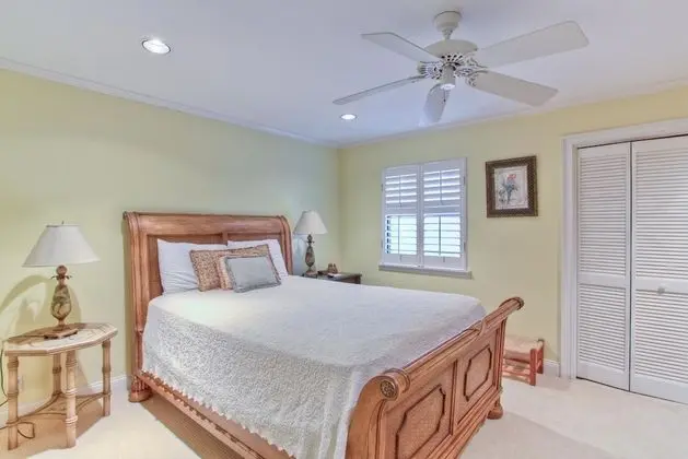 1118 Beachview Drive by Hodnett Cooper - Oda