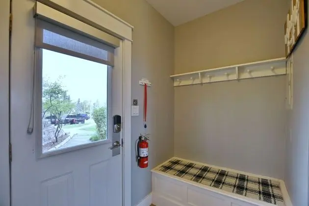 115 Fairway Court - Lobi