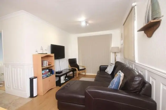 11B Medmerry Park 2 Bedroom Chalet - Oda