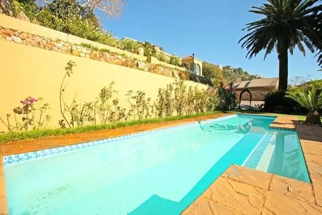 12 on Hillel Guest Manor - Havuz