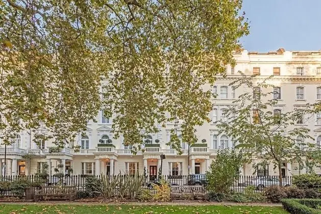 12 London Street Apartments