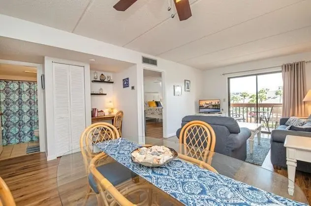1206 Courtyard Villa 2nd Fl S - Oda