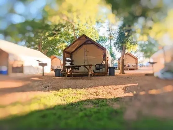 13 Blue River Camp - Glamping Cabin