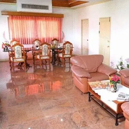 13 Coins Bangyai Hotel - Lobi
