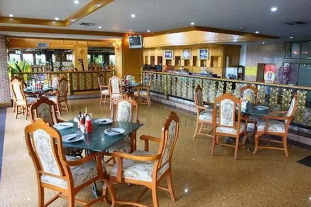 13 Coins Bangyai Hotel - Yerinde Yemek
