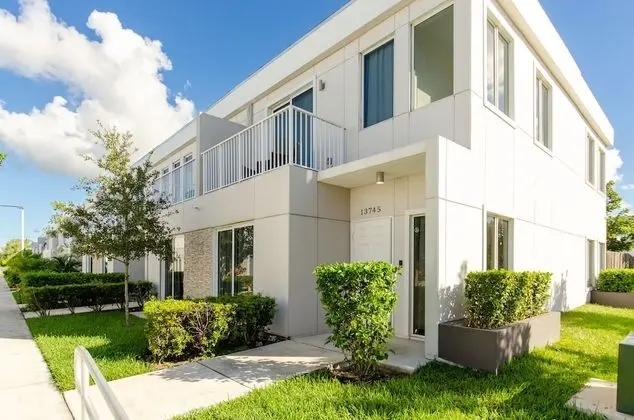 13745 Victor VG Maison La Bicyclette- Contemporary European Spaniard Style Hurricane Proof near Family Attractions