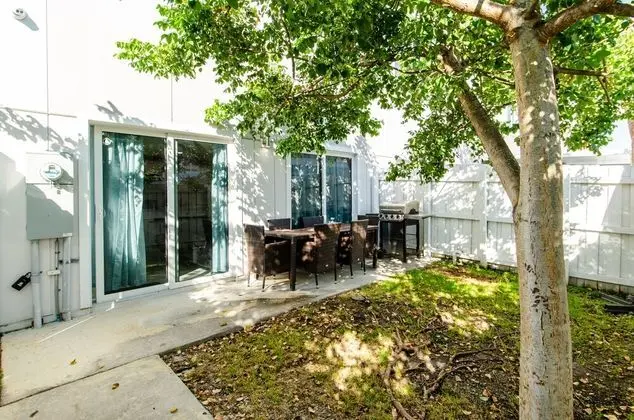 13745 Victor VG Maison La Bicyclette- Contemporary European Spaniard Style Hurricane Proof near Family Attractions - Dış Mekan