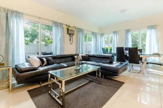 13745 Victor VG Maison La Bicyclette- Contemporary European Spaniard Style Hurricane Proof near Family Attractions - İç Mekan