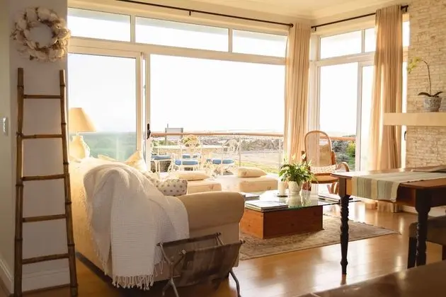 138 Marine Beachfront Guesthouse - Lobi