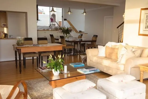 138 Marine Beachfront Guesthouse - Yerinde Yemek
