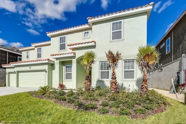 14 Bdrm 11 BA Sleeps 30