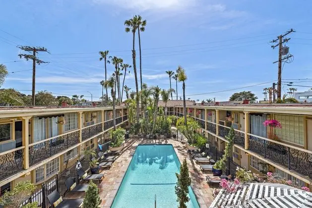 14 West Hotel - Havuz