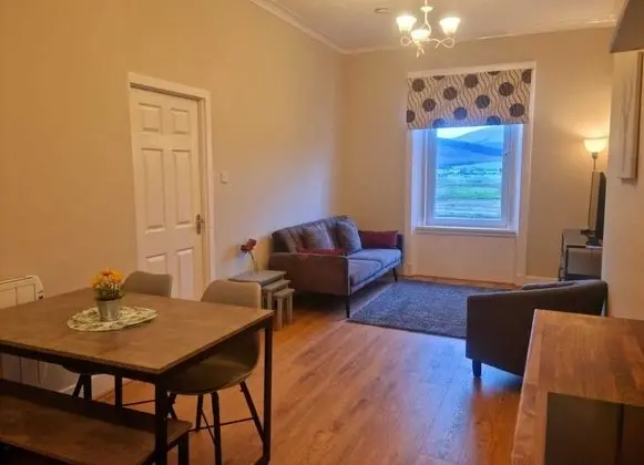 15 Kilmun Court - Bar