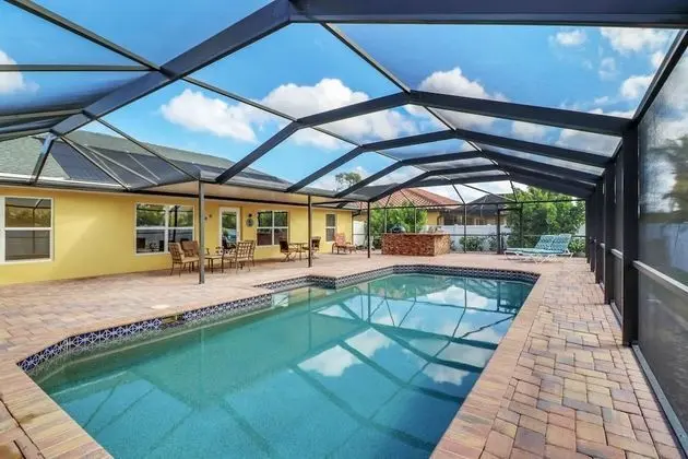 1506 SW 38th Street - Havuz