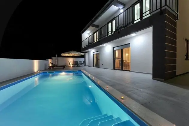 Villa 150m From the Beach Ensuite Bedrooms View Total Privacy 8 People