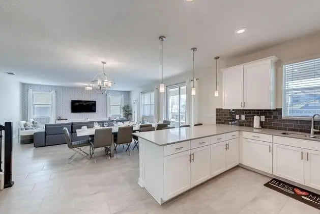 1557 MC Champions Gate - Luxury 6 Bedrooms Pool - Mutfak