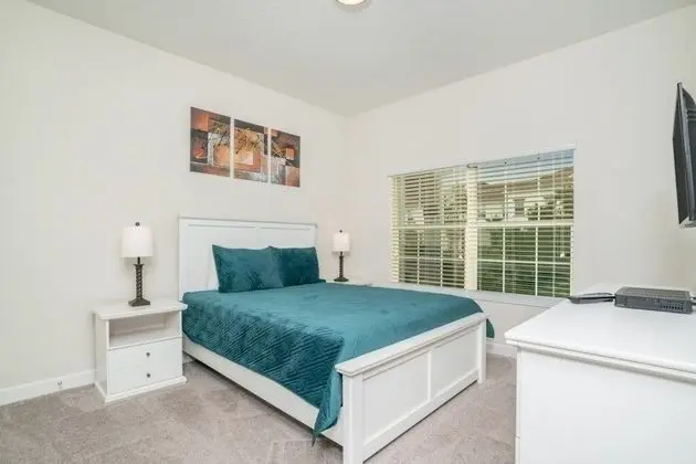 1566plunker 4 Bedroom Townhouse by Redawning - Oda