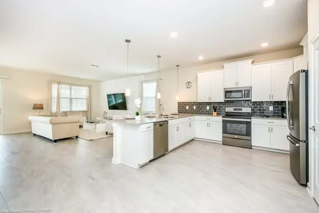 15725mc Amazing Champions Gate 9 Bedroom Bath - Mutfak