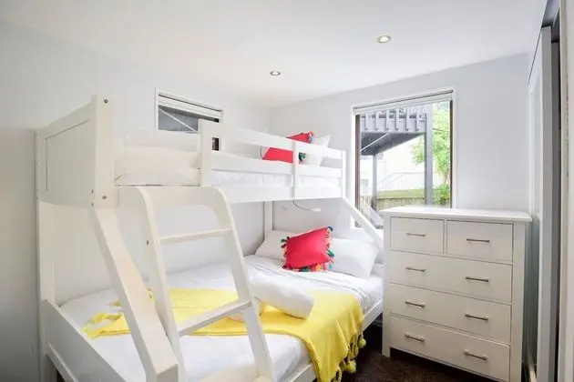 16 guests. Unique, central, mountain & lake views - Oda