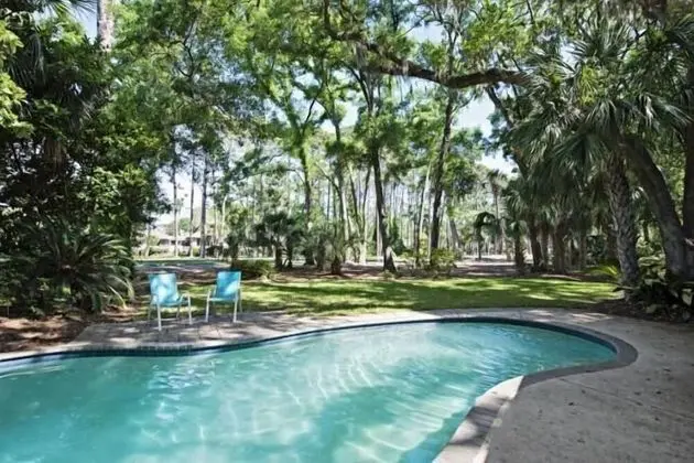 16 Turnberry Lane at The Sea Pines Resort - Havuz