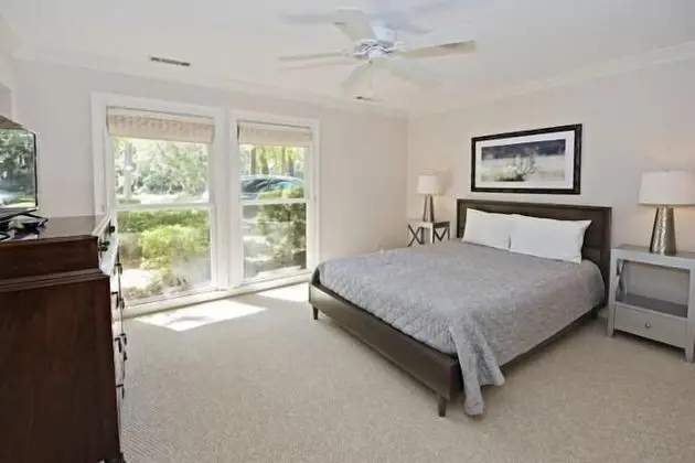 16 Turnberry Lane at The Sea Pines Resort - Oda