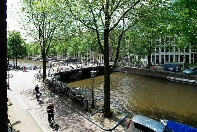 1637 Historic Canal View Suites