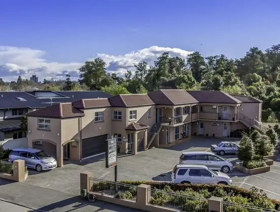 166 MAJESTIC COURT MOTEL