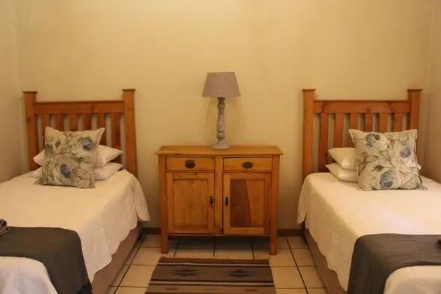17 on Bird Guest House - Oda