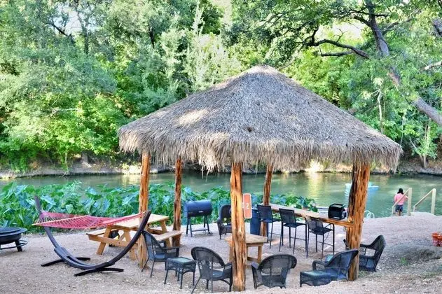 17 Son's Rio Cibolo - Birdhouse Cabin