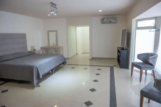 17 Suite for two People