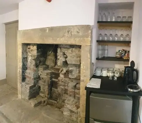 1700s Canalside Cottage Sleeps up to 12 Guests - İç Mekan