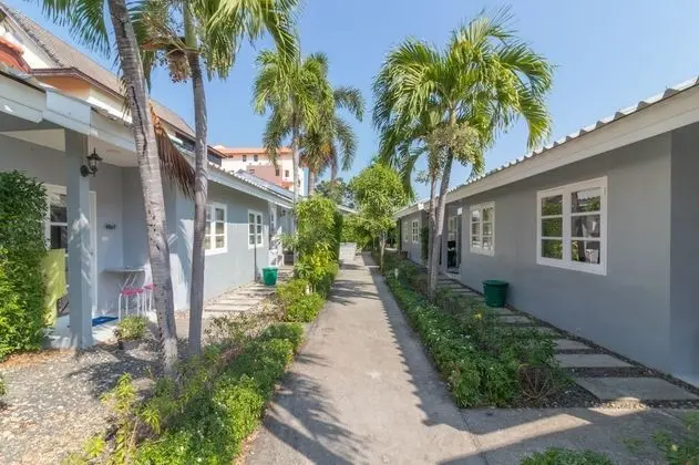 1715 House & Caff Resort Phuket - Dış Mekan