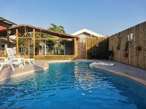 1715 House & Caff Resort Phuket - Havuz