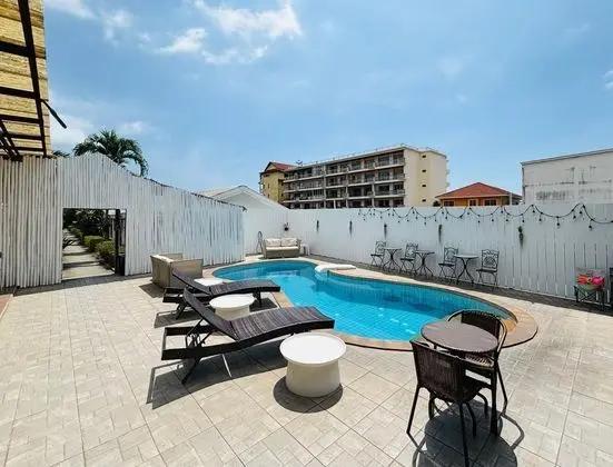 1715 House & Caff Resort Phuket - Havuz