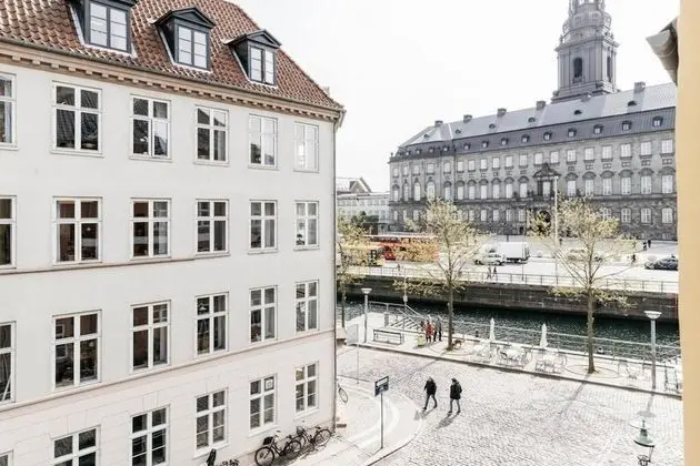 172sqm Next to DK Parliament