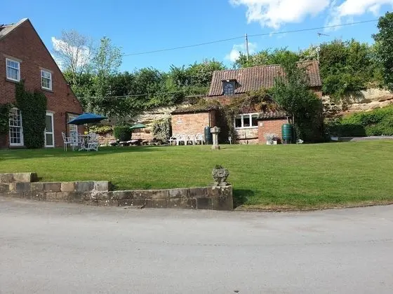 17th-century One Bed Studio With Parking & Garden!