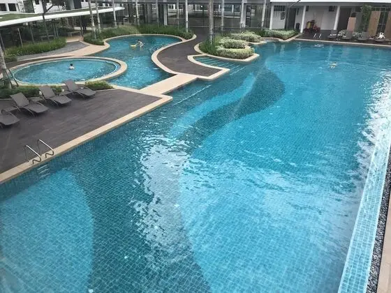 18 New Home KLCC - Havuz
