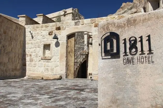 1811 Cave Otel
