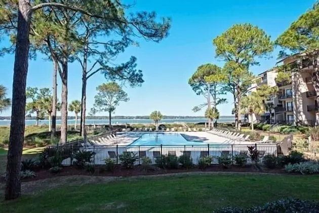 1850 Beachside Tennis at The Sea Pines Resort - Havuz