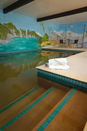 18th Avenue Thermal Motel - Havuz