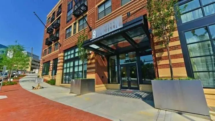 1919 Clarendon by Executive Apartments
