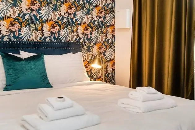 The 1920s 'flora' Suite
